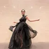 Luna Maya Anggun Pakai Gaun Hitam