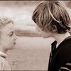 Dakota Fanning rupanya berciuman pertama kali saat masih anak-anak, tepatnya dalam film SWEET HOME ALABAMA.