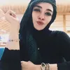 Zeda Salim Pose Kiss