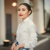 Prilly Latuconsina tampil dewasa