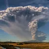Gunung Calbuco di Chile meletus