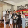 Suami Kesha Ratuliu lulus kuliah
