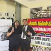 Suami Kesha Ratuliu lulus kuliah