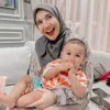zaskia sungkar momong anak kecil