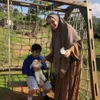 zaskia sungkar momong anak kecil