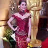 Gaya Seleb Pakai Kebaya, Cantik, Memesona