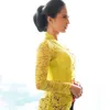 Gaya Seleb Pakai Kebaya, Cantik, Memesona