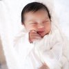 Inilah potret baby Guzelim Aracelli Ali Syakieb, putri pertama pasangan selebritis Ali Syakieb dan Margin Wieheerm. Cantik dan menggemaskan banget kan?