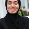 Dhini Aminarti berhijab