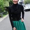 Dhini Aminarti berhijab