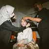 Luna Maya Pakai Hanbok Emas