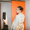 Luna Maya Pakai Hanbok Emas