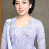 Aya Hutami pakai kebaya