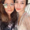 Sheila Marcia Joseph kondangan pakai kebaya Bali