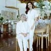 seleb bareng nenek, foto seleb bareng nenek
