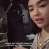 Amanda Manopo tunjukkan hadiah Giveaway Souvenir Pernikahan 