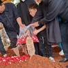 Anak Rizal Armada Menabur Bunga