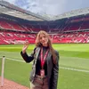 Cassandra Lee berada di stadion Old Trafford.