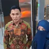Wardatina Mawa pakai hijab biru tua