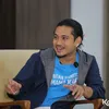 Giorgino abraham tersenyum di depan media