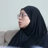 Lesti pakai hijab hitam di rumah