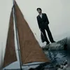 Chen Xiao berdiri di background