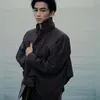 Chen Xiao memeluk diri sendiri