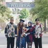 Cinta Kuya pakai toga wisuda