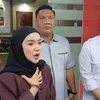 Cita Rahayu pakai hijab hitam