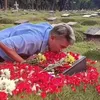 Ruben Onsu Ziarah ke Makam Olga 