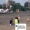 Chirs Martin Cium Tanah Bandara Halim Pulang