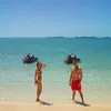 Taylor Swift Pakai Bikini, Cium Calvin Harris