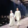 Rey Mbayang dan Dinda Hauw Modeling Bareng