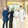 Rey Mbayang dan Dinda Hauw Modeling Bareng
