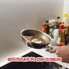 Penataan Bumbu Masak di Dapur Apartemen Anak-anak Darius