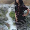 selebritis pakai batik