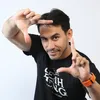Darius Sinathrya bergaya di depan fotografer Kapanlagi