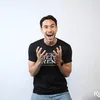 Darius Sinathrya kaus hitam