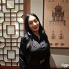 Denada pakai kemeja