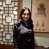 Denada pakai kemeja hitam lengan panjang