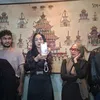 Denada tunjukkan hp ke media