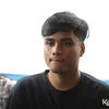 Ressa Rossano menakupkan bibir