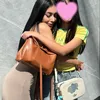Denada dan Aisha berpelukan