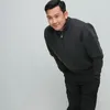 Denny Sumargo agak menunduk