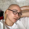 Artis Perempuan yang Pernah Botak