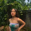 Artis Wanita Bertubuh Mungil