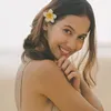 Pevita Pearce Pamer Punggung Mulus
