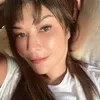 Tamara Bleszynski Selfie Sambil Rebahan