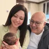 Maia Estianty dan Irwan Mussry gendong cucu