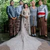 Jennifer Coppen Bersama Keluarga